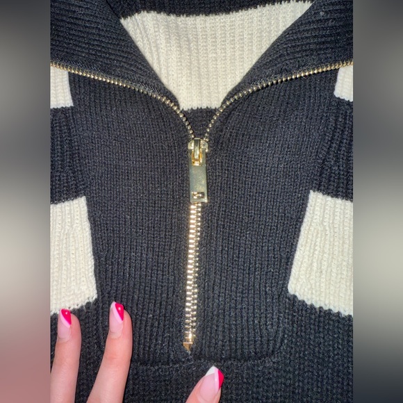 🏷️ 🛍️ NWOT Express Black & White Striped Ribbed 1/4 Zip Knit Sweater 🏷️ 🛍️ - Picture 7 of 8